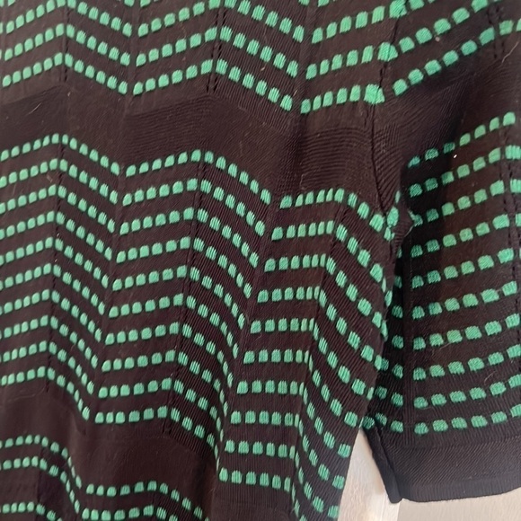 Just Taylor Chevron short sleeve lightweight sweater dress size medium - Picture 10 of 10